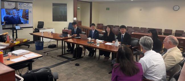SF judges answer questions from Korean judges visiting the Court.